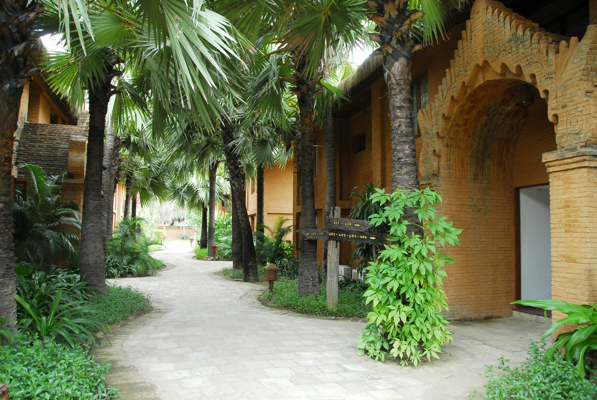 Myanmar Treasure Resorts Баган Экстерьер фото